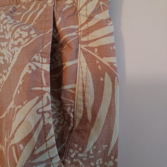 Vuori Ripstop Shorts In Pink Salt Rainforest Print Size XL - Picture 9 of 12